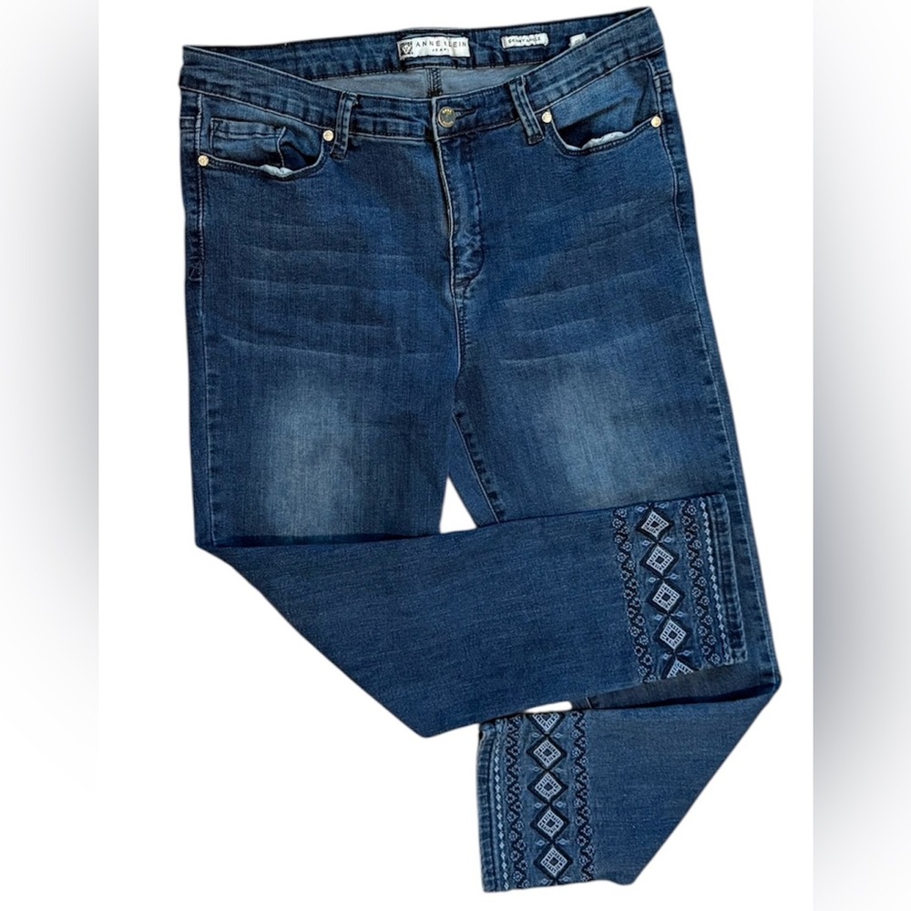 Anne Klein Blue Ankle Cropped Embroidered Jeans Size 14